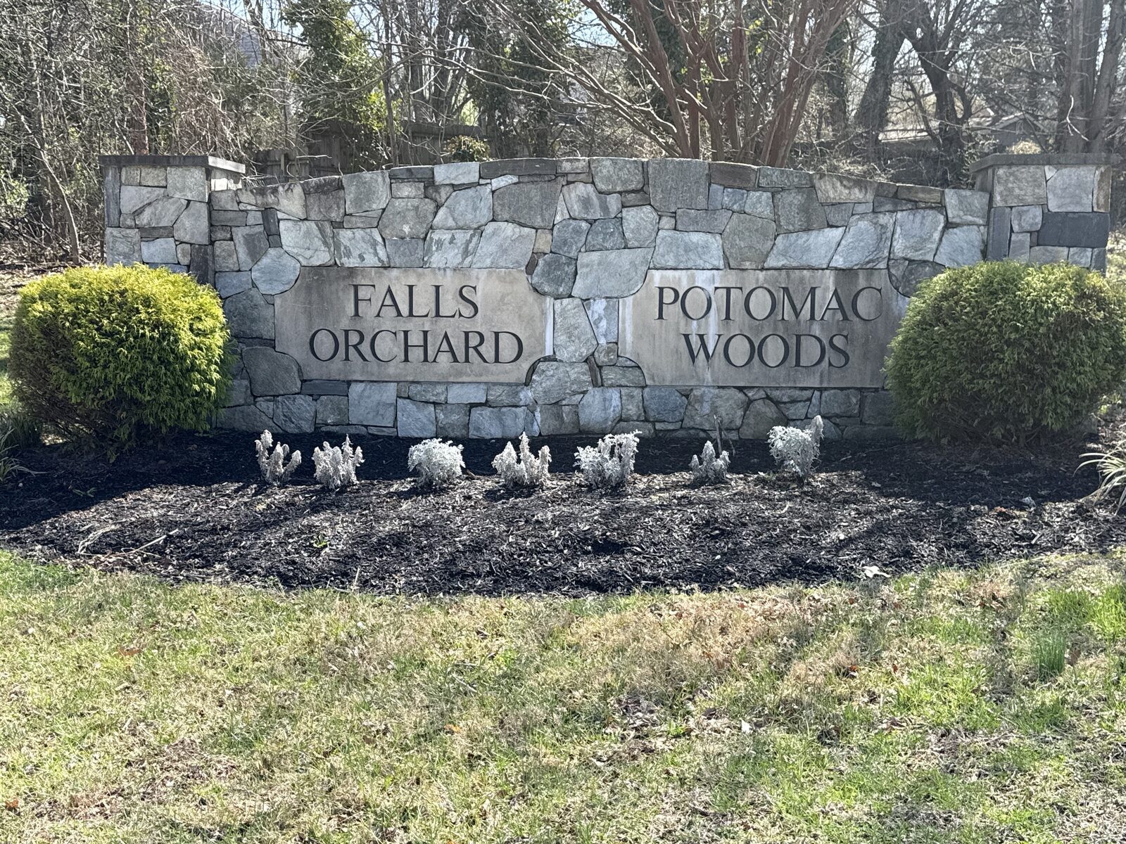 Falls Orchard and Potomac Woods neighborhood sign