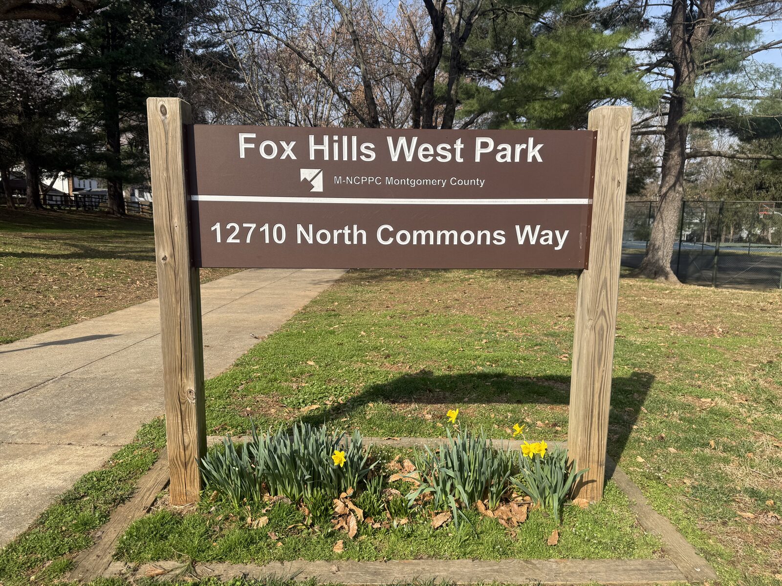 Fox Hills West Park - 12710 North Commons Way - North Commons Way & Lincolnshire Dr.